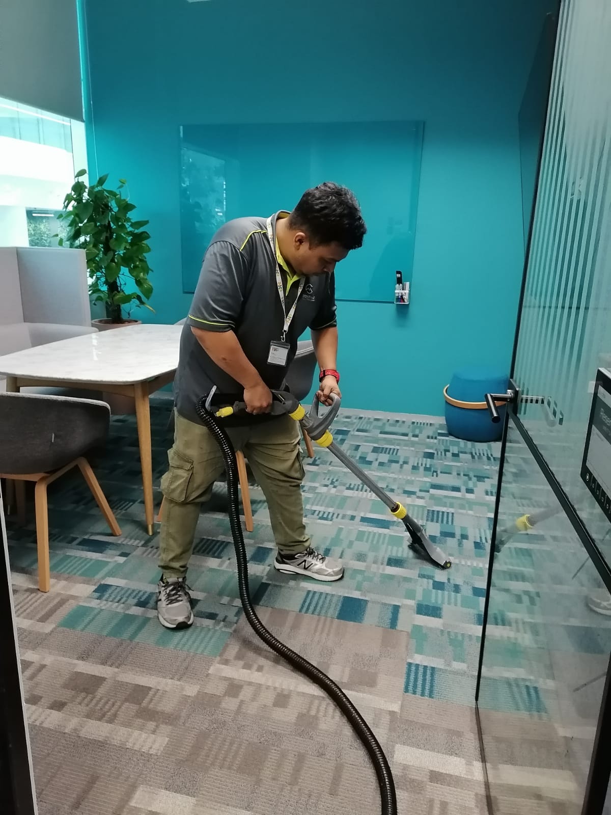 Cleaning services: vacuuming, polishing, bin emptying, disinfecting, dusting, spot cleaning, washrooms, kitchens, vents, car parks - Conrad